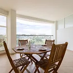 Spaceful Apartment In Albufeira